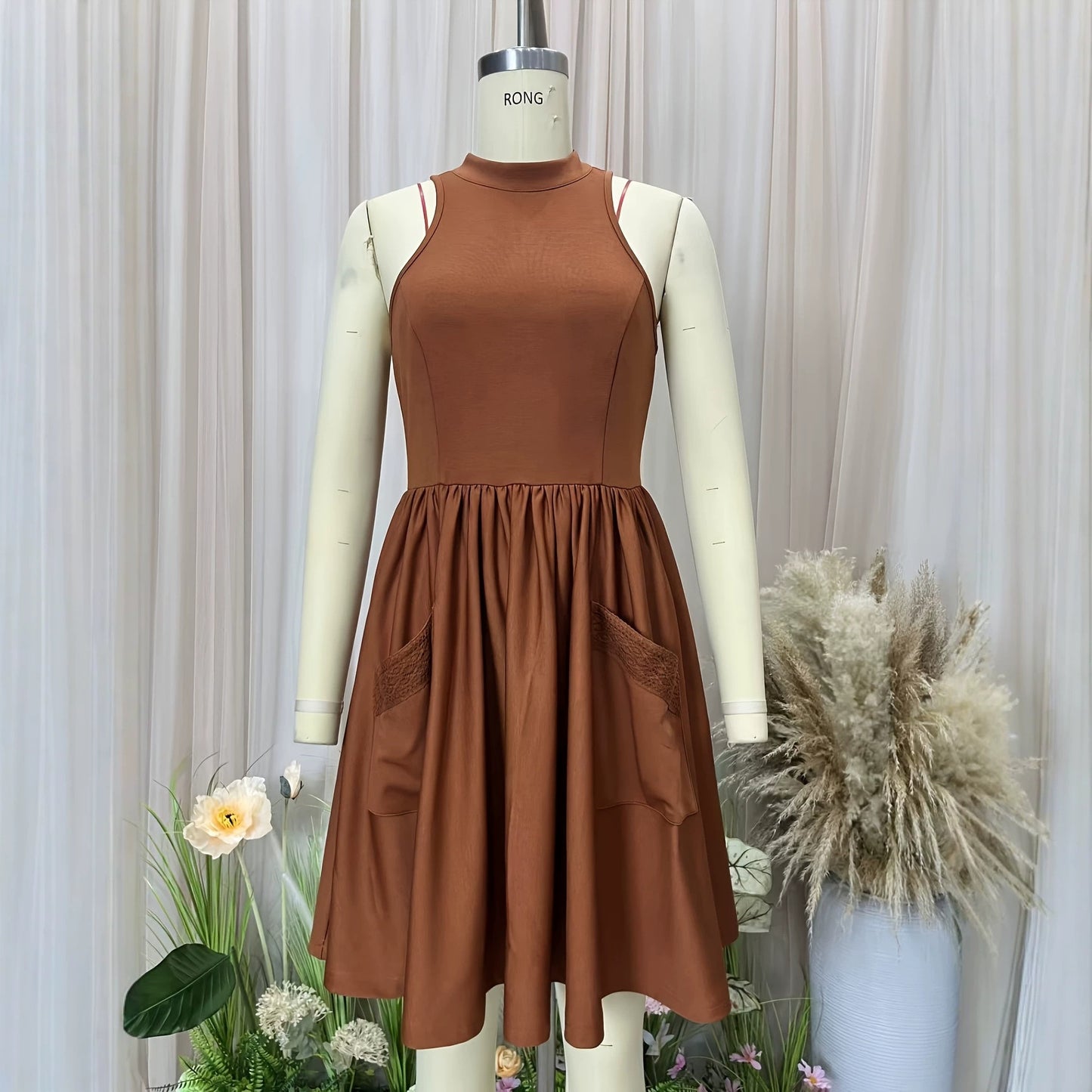 Hanging neck sleeveless dress